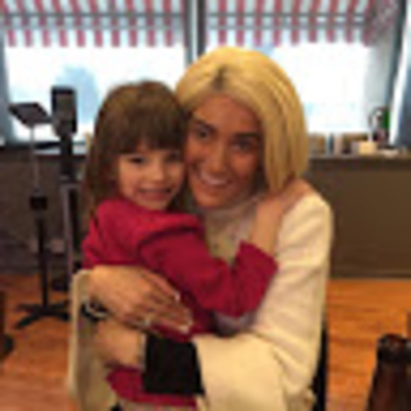 Meet your Posher, Sarah - Picture 1 of 1